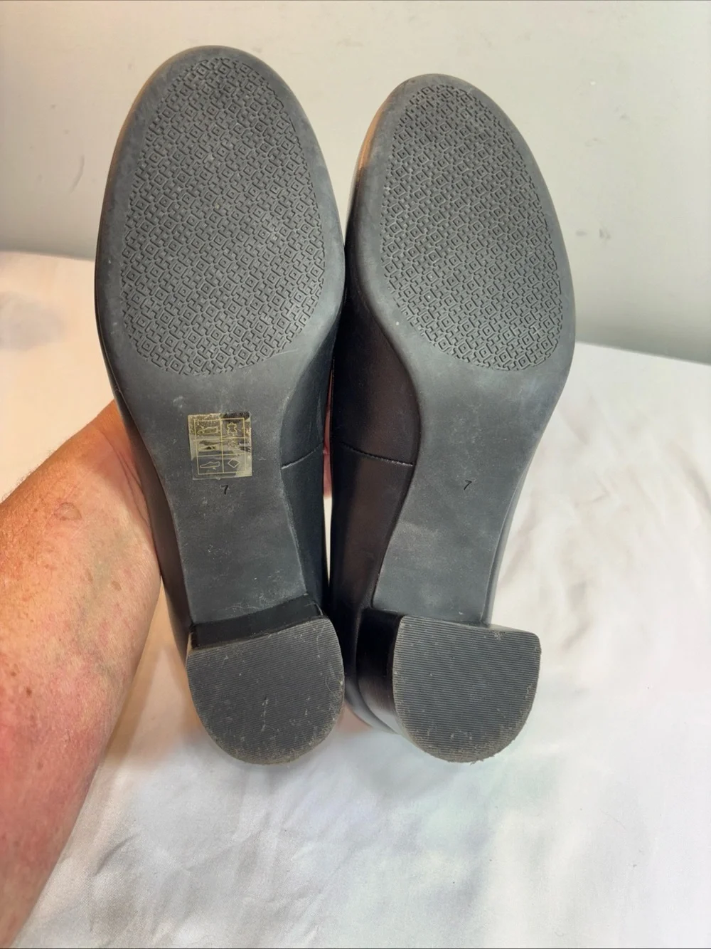 Tory Burch Black Leather Logo Round-Toe with heel  with Gold Emblem